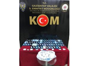 Gaziantep’te Bir Araçta 66 Adet Kaçak Telefon Ele Geçirildi