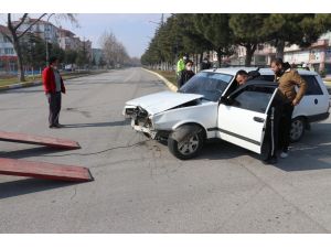 Isparta’da Görev Yerine Giden Polis, Trafik Kazasında Ağır Yaralandı