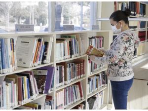 Doğan Hızlan Kütüphanesi’nde korona tedbirli güvenli hizmet