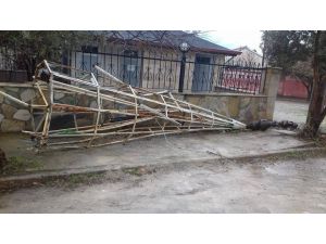 Fırtına Minarenin Külahını Uçurdu