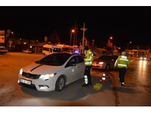 Korkuteli’nde polis, alkol ve asayiş uygulaması yaptı