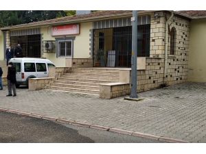 Balkondan Düşen Galerici Hayatını Kaybetti