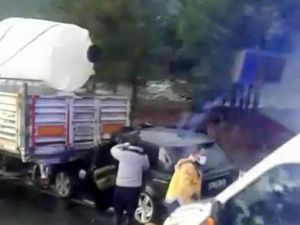 Lüks Cip Tıra Arkadan Çarptı: 2 Ağır Yaralı