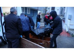 Emekli Eczacı Kaldığı Apartta Ölü Olarak Bulundu