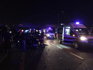 Ankara-istanbul Yolu Akköprü Mevkiinde 3 Aracın Karıştığı Trafik Kazasında İlk Belirlemelere Göre 2si Ağır 6 Kişi Yaralandı. Olay Yerinde Çok Sayıda Ambulans Ve İtfaiye Ekibi Sevk Edildi.