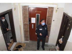 Kapısına bırakılan yemekleri almayınca polisi alarma geçirdi