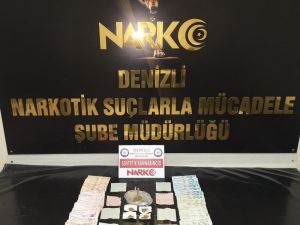 Sattıkları Zehrin Parasıyla Birlikte Yakalandılar