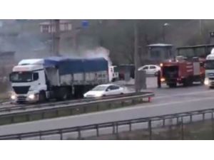 Seyir Halindeki Tır Alev Aldı