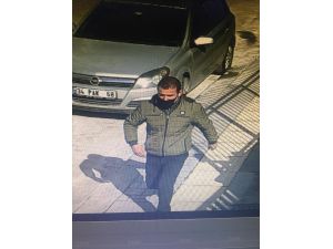 Evine Girdiği Ev Sahibini Bıçakla Tehdit Edip Gasp Eden Hırsız Yakayı Ele Verdi
