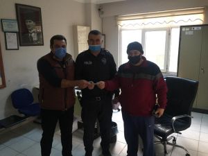 Yolda Bulduğu Parayı Sahibine Teslim Etti