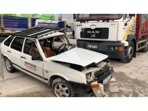 Tırın Çarptığı Otomobilin Sürüklediği Anlar Güvenlik Kamerasında