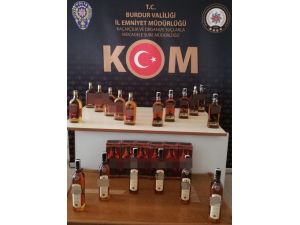 Burdur’da 3 Araçta 35 Şişe Kaçak İçki Ele Geçirildi