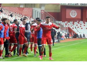 Süper Lig: Ft Antalyaspor: 1 - Beşiktaş: 0 (İlk Yarı)