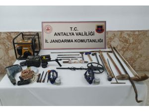 Jandarmadan kaçak kazıya suçüstü