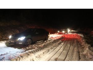 Kar Ve Buzlanma Sebebiyle Yaylada Mahsur Kalan Piknikçiler 8 Saatte Kurtarıldı