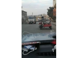 Tekeri Patlak Motoru Sepete Oturarak Kullandı