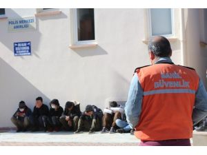 32 kaçak göçmen saklandıkları seralarda polise yakalandı