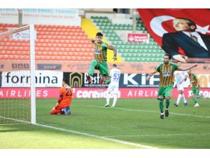 Süper Lig: Aytemiz Alanyaspor: 1 - Çaykur Rizespor: 1 (İlk Yarı)