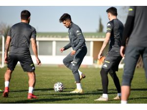 Denizlispor Ve Antalyaspor Maç Saatini Beklemeye Başladı