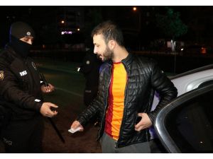 Kısıtlamada Derbiyi İzlemeye Ve Arkadaşına İlaç Götürmeye Çalışanların Bahanesi İşe Yaramadı