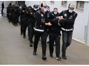 Silahını Eşinin Çantasında Taşıyan Çete Liderinin 43 Suç Kaydı Çıktı