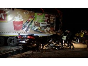 Gaziantep’te Otomobil Tıra Arkadan Çarptı: 2 Ölü