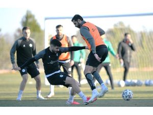 Konyaspor, İlhan Palut İle İlk Antrenmanına Çıktı