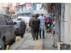 Kızını Sokak Ortasında Bıçakladı