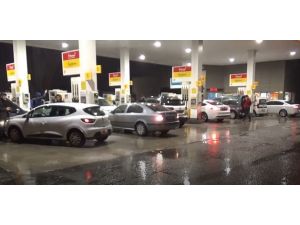 Gaziantep’te Dolu Yağışı Etkili Oldu, Araç Sürücüleri Sığınacak Yer Aradı