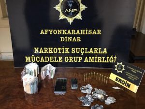 Polis Ahırdaki Saman Balyaları Arasında Eroin Ele Geçirdi
