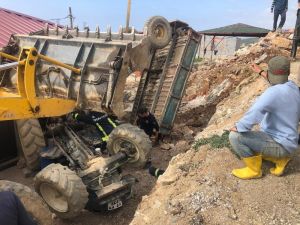 Bahçesinde çalışırken kullandığı traktörün altında kaldı