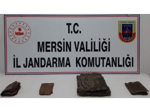 Mersin’de Deri El Yazmalı 4 Kitap Ele Geçirildi