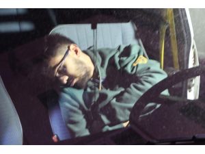 Uyurgezer Hırsız Polisin Pes Etmeyeceğini Anlayınca Uykusundan Uyandı