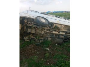 Tarım İşçilerini Taşıyan Minibüs Devrildi