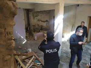 Çöken Duvarın Altında Kalan İşçi Hayatını Kaybetti