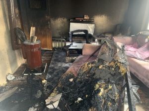 Isparta’da Baba Ve Bebeği Yanmaktan Yoldan Geçen Bir Vatandaş Sayesinde Kurtuldu