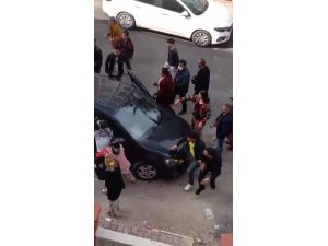 Antalya’da komşu iki aile birbirine girdi, ortalık savaş alanına döndü