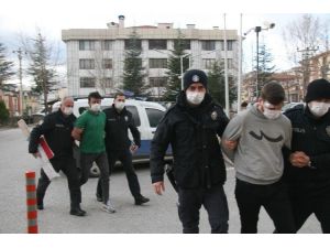 Genç Kıza Dehşeti Yaşatan Ve Polislere Saldıran 2 Zanlı Tutuklandı
