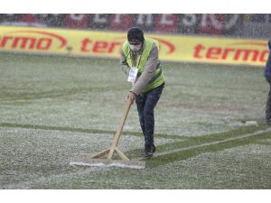 Gençlerbirliği - Beşiktaş Maçında Çizgiler Beyaza Büründü