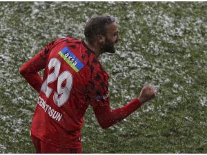 Cenk Tosun, Beşiktaş’a Dubleyle Döndü