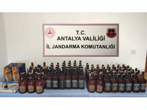 Jandarmanın operasyon yaptığı araçtan 110 şişe kaçak içki çıktı
