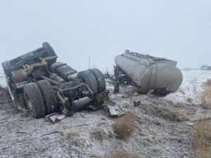 Konya’da Tanker Devrildi, Sürücü Yaralandı