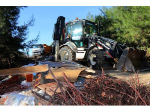 Alanya’da ormanlık alandaki atıklar temizlendi