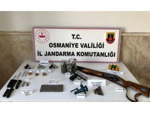 Otomobile Silahlı Saldırı Düzenleyenlerin Evinden Cephanelik Çıktı