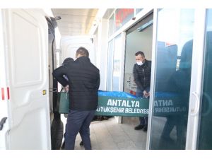 Eşini ve kendini öldüren doktorun cenazesini arkadaşları aldı