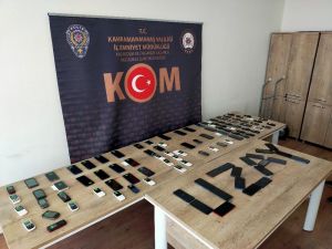 Polisten Ele Geçirilen Kaçak Telefonlarla “Uzay” Mesajı