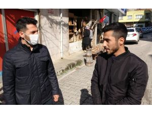 Maskesini Takmayan Gençten "Pes" Dedirten Cevap