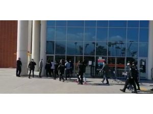 İskenderun’da Aranan 8 Şahıs Yakalandı