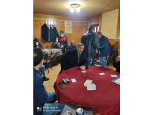 Kısıtlamada Ceza Yememek İçin Çatıya Saklandılar