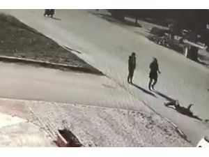 Genç Kıza Çarptı, "Taşa Vurdum" Deyip Yoluna Devam Etti